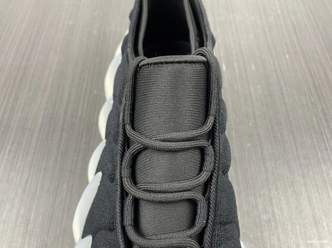 YEEZY H68031 400 ADIDAS 0920